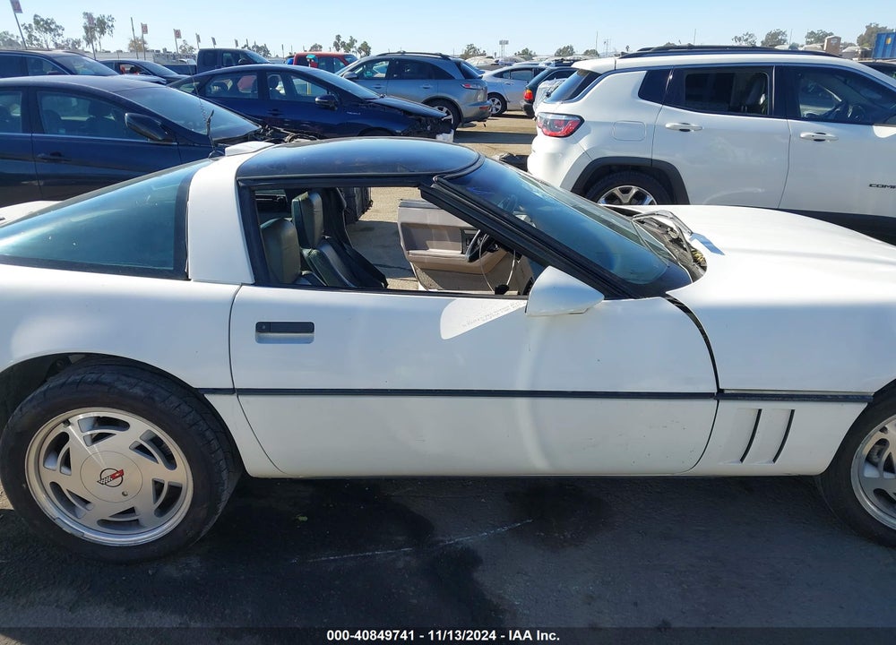 1988 CHEVROLET CORVETTE VIN: 1G1YY2185J5109823