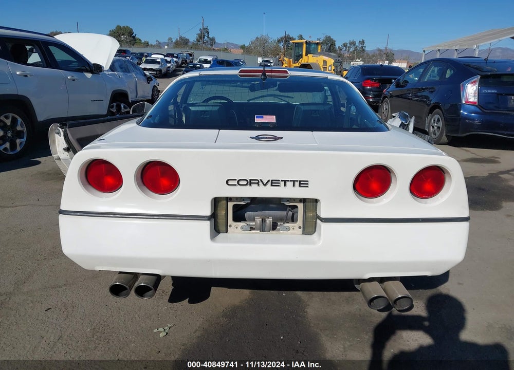 1988 CHEVROLET CORVETTE VIN: 1G1YY2185J5109823