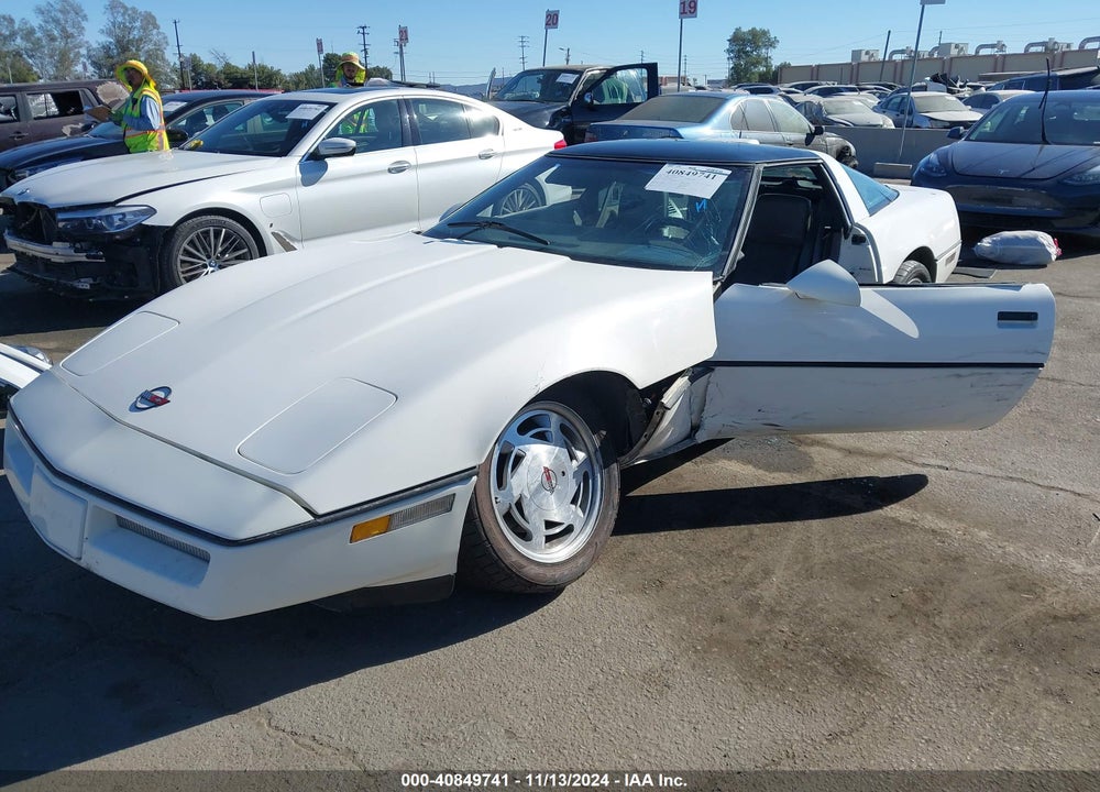 1988 CHEVROLET CORVETTE VIN: 1G1YY2185J5109823