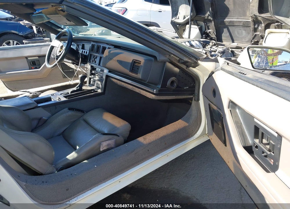 1988 CHEVROLET CORVETTE VIN: 1G1YY2185J5109823