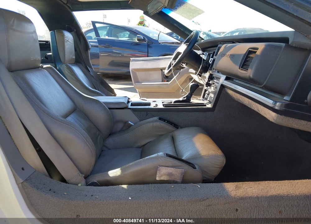 1988 CHEVROLET CORVETTE VIN: 1G1YY2185J5109823