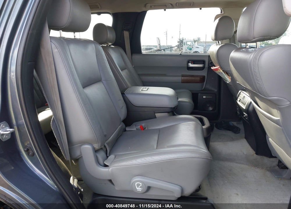 2010 TOYOTA SEQUOIA PLATINUM 5.7L V8 VIN: 5TDDY5G18AS037916