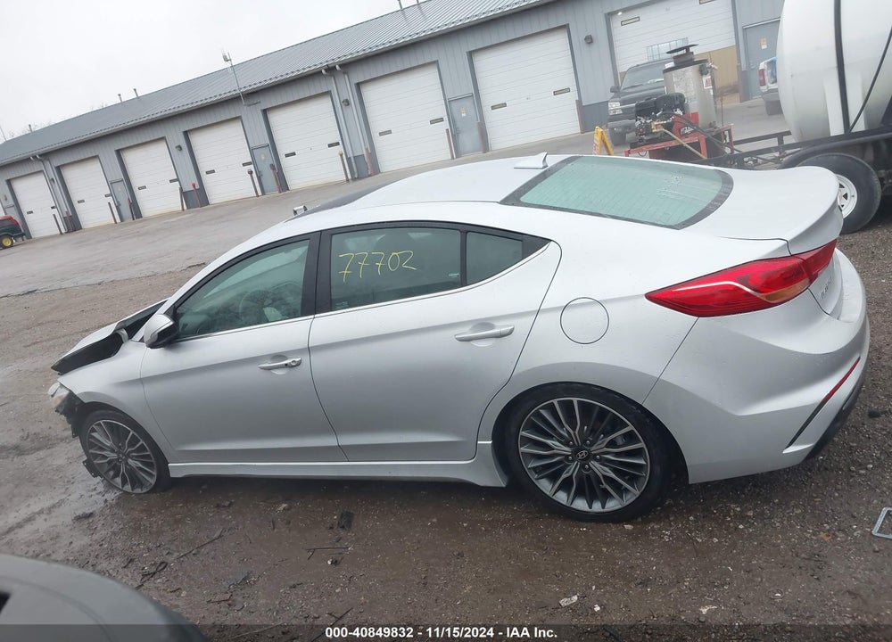 2018 HYUNDAI ELANTRA VIN: KMHD04LB0JU479984