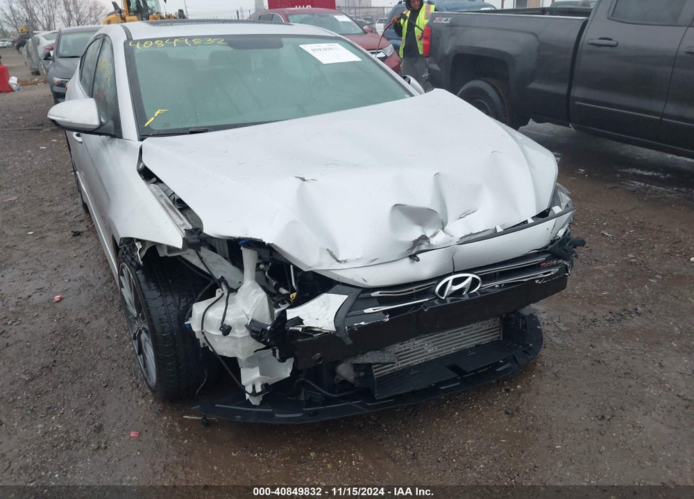 2018 HYUNDAI ELANTRA VIN: KMHD04LB0JU479984