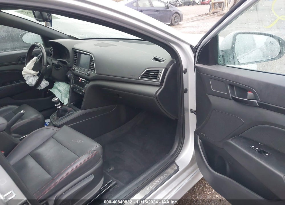 2018 HYUNDAI ELANTRA VIN: KMHD04LB0JU479984
