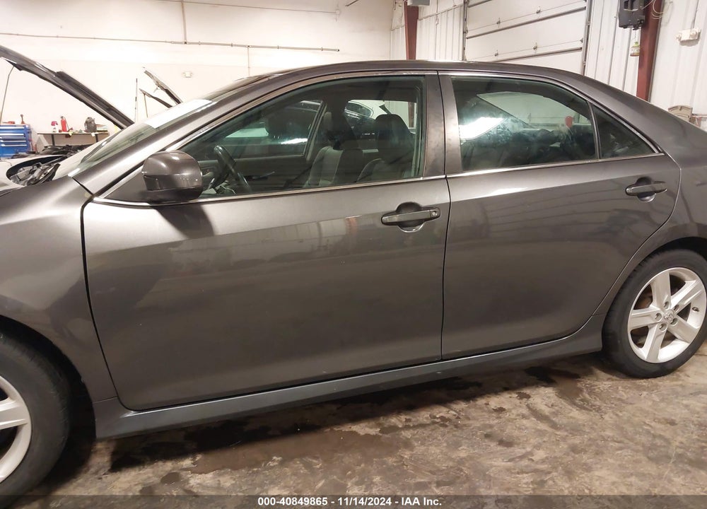 2013 TOYOTA CAMRY SE VIN: 4T1BF1FK2DU686414