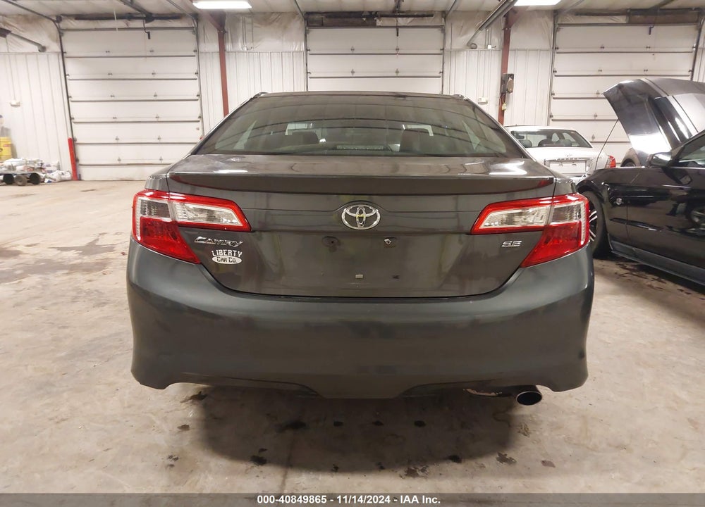 2013 TOYOTA CAMRY SE VIN: 4T1BF1FK2DU686414