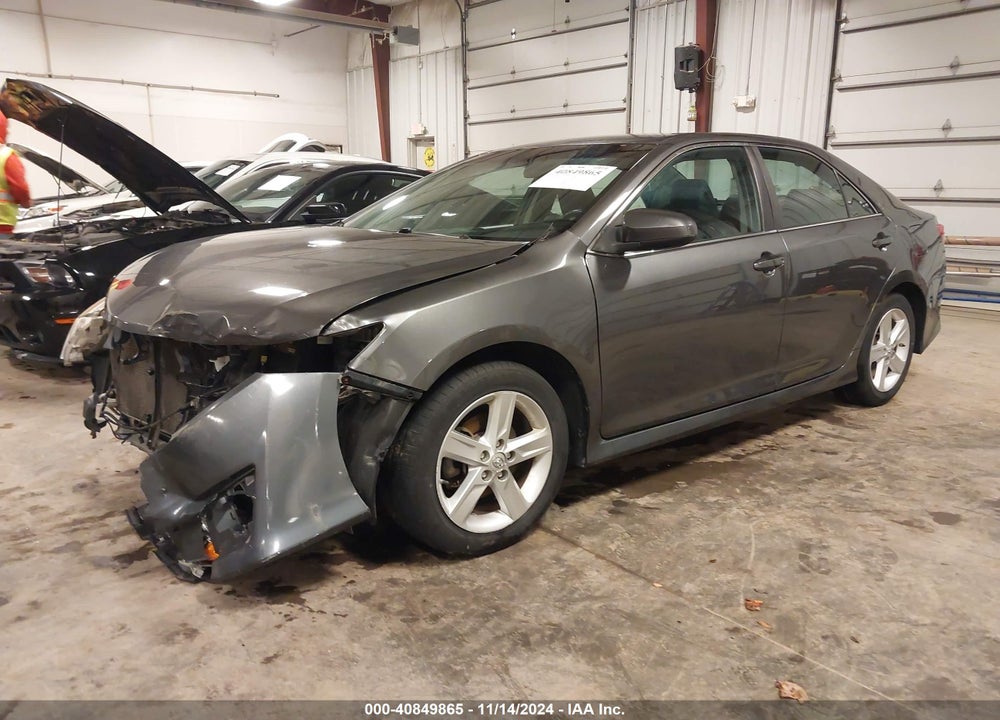 2013 TOYOTA CAMRY SE VIN: 4T1BF1FK2DU686414