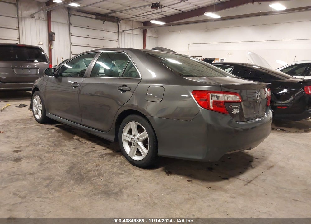 2013 TOYOTA CAMRY SE VIN: 4T1BF1FK2DU686414
