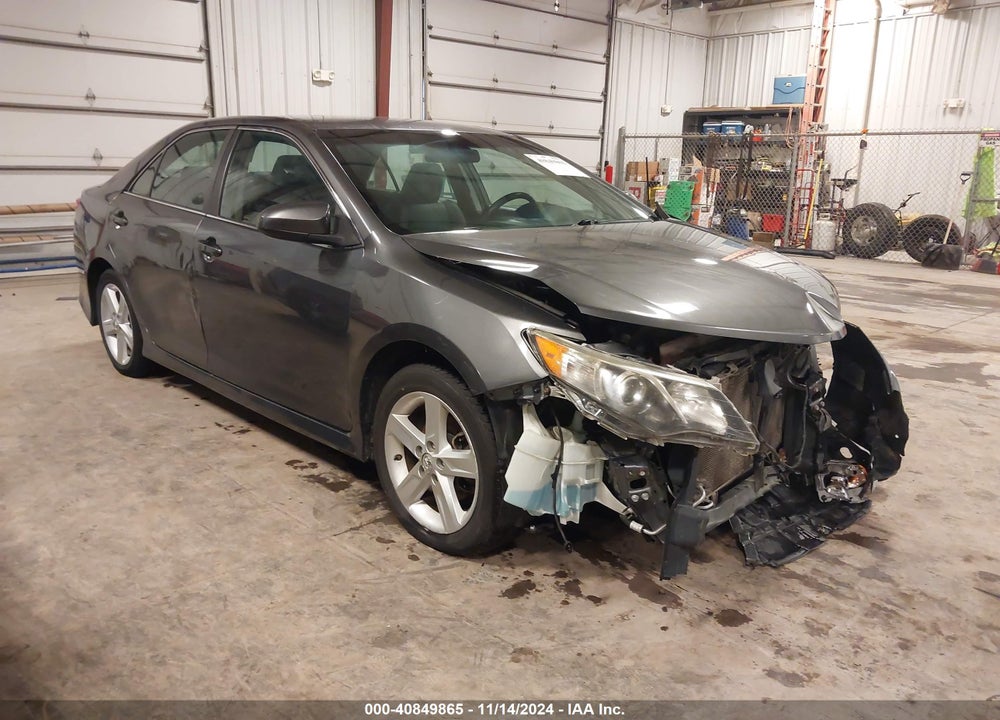 2013 TOYOTA CAMRY SE VIN: 4T1BF1FK2DU686414