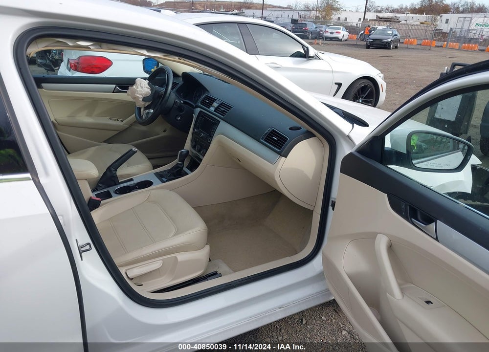 2013 VOLKSWAGEN PASSAT 2.5L SE VIN: 1VWBP7A37DC112141