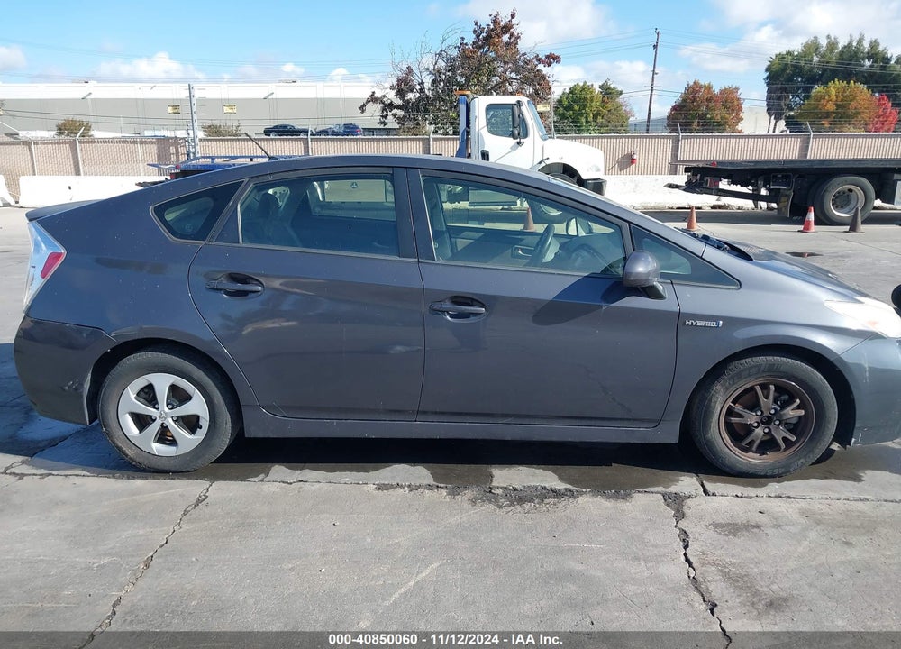 2013 TOYOTA PRIUS TWO VIN: JTDKN3DU5D5559643