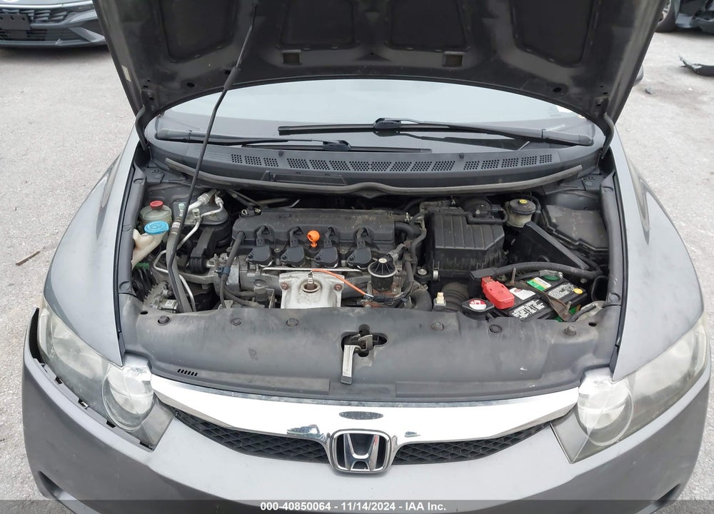 2010 HONDA CIVIC LX VIN: 19XFA1F52AE083181