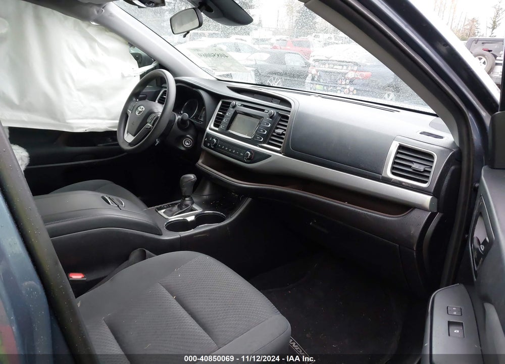 2019 TOYOTA HIGHLANDER LE VIN: 5TDZZRFH7KS322424
