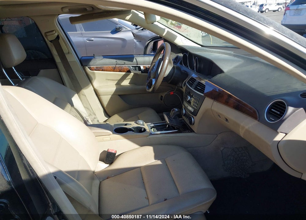 2014 MERCEDES-BENZ C 250 LUXURY/SPORT VIN: WDDGF4HB5EG234732