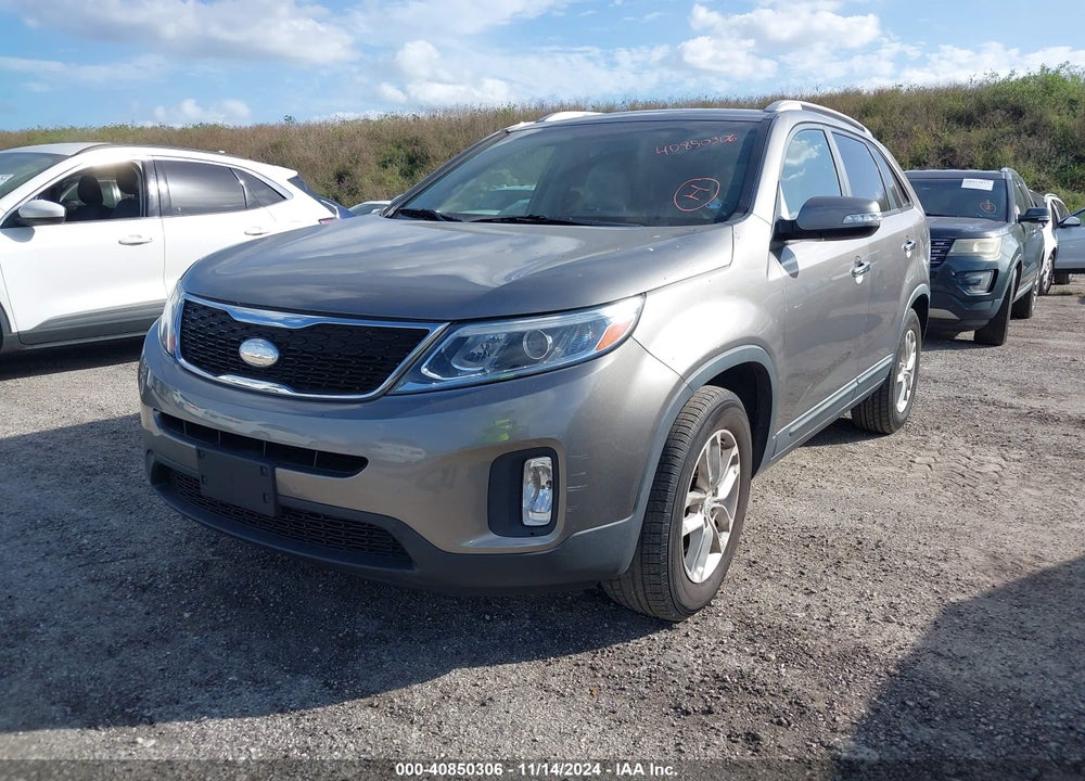 2015 KIA SORENTO LX VIN: 5XYKT3A60FG557126