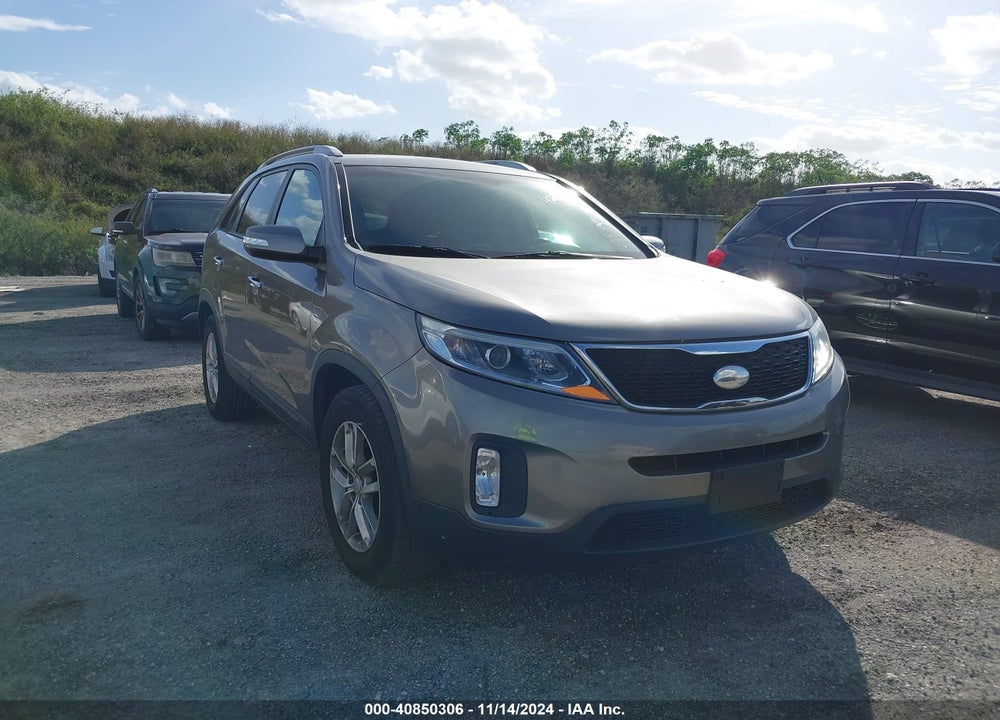 2015 KIA SORENTO LX VIN: 5XYKT3A60FG557126