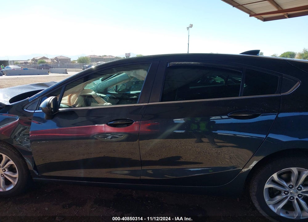 2019 CHEVROLET CRUZE VIN: 3G1BE6SM2KS576173
