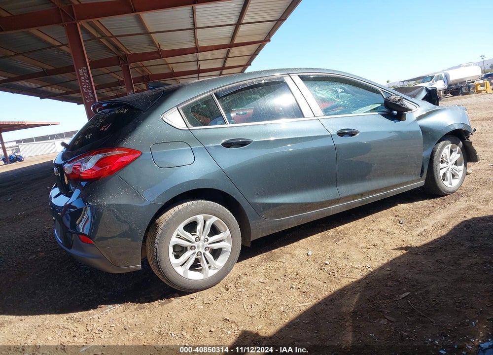 2019 CHEVROLET CRUZE VIN: 3G1BE6SM2KS576173