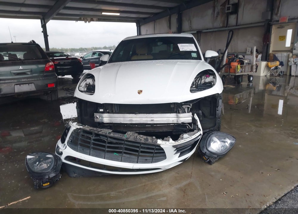 2017 PORSCHE MACAN VIN: WP1AA2A58HLB02243