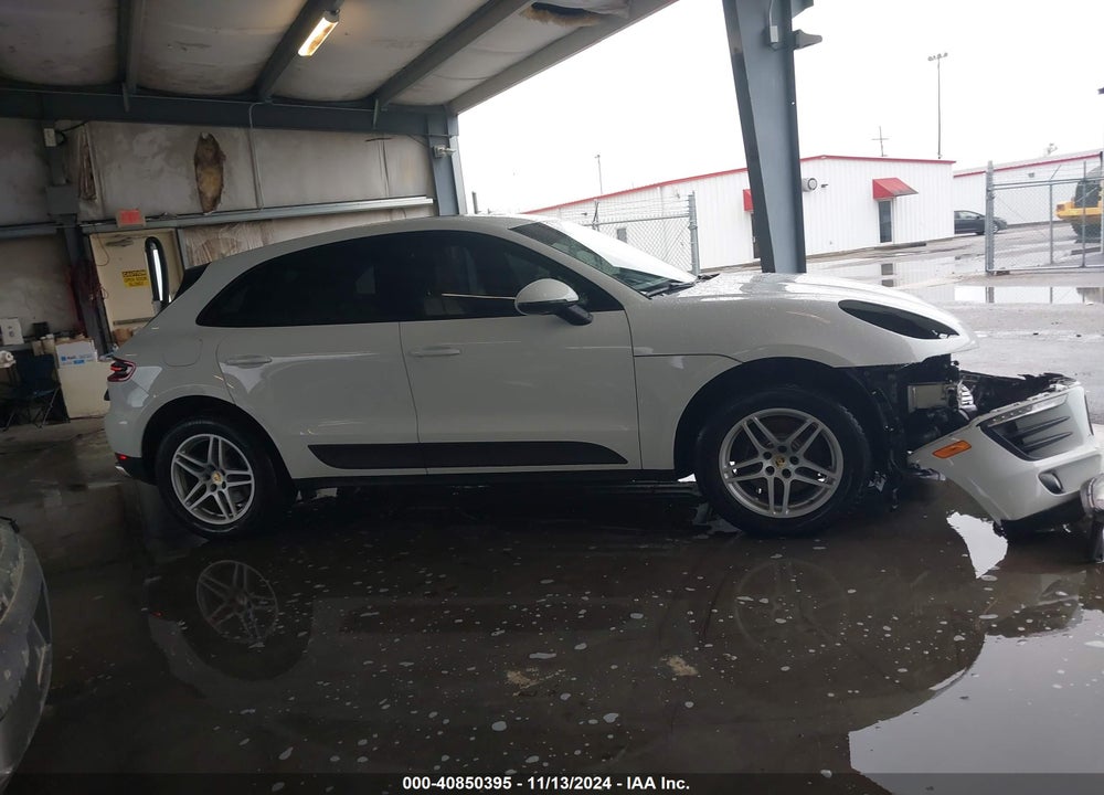 2017 PORSCHE MACAN VIN: WP1AA2A58HLB02243