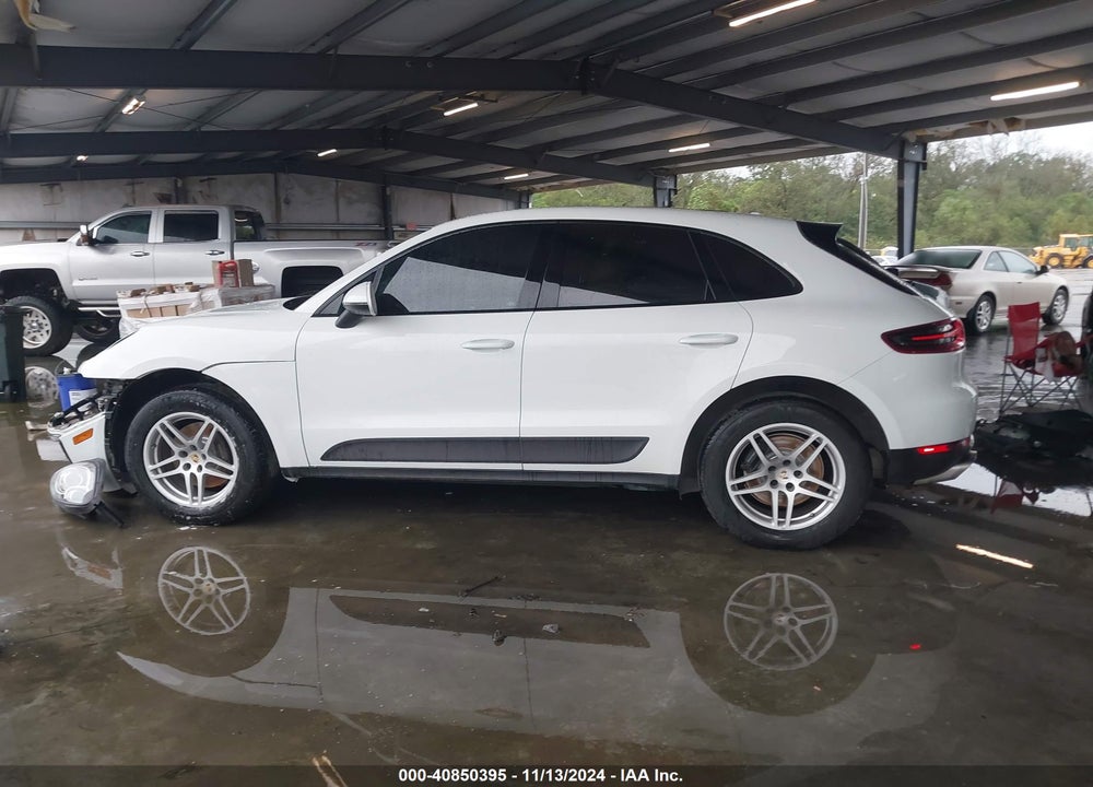 2017 PORSCHE MACAN VIN: WP1AA2A58HLB02243