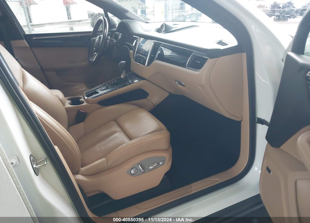 2017 PORSCHE MACAN VIN: WP1AA2A58HLB02243