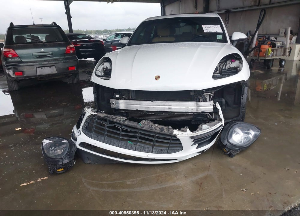 2017 PORSCHE MACAN VIN: WP1AA2A58HLB02243