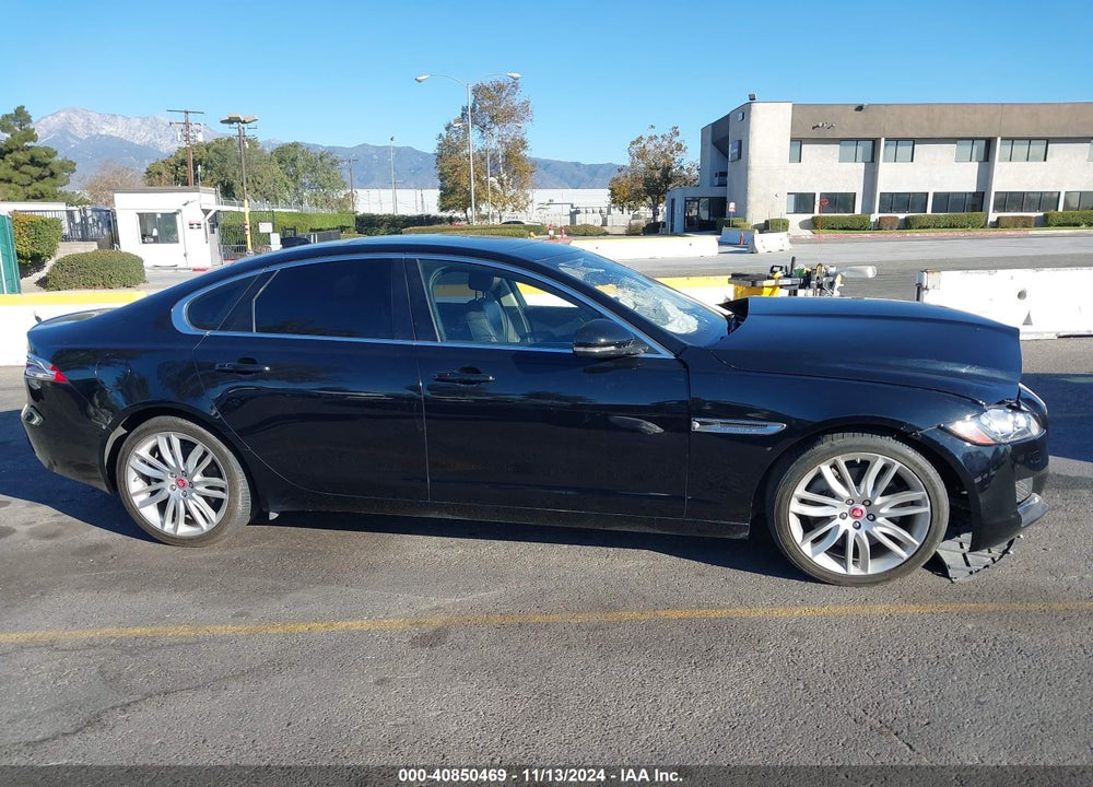 2016 JAGUAR XF 35T PRESTIGE VIN: SAJBE4BV7GCY02923