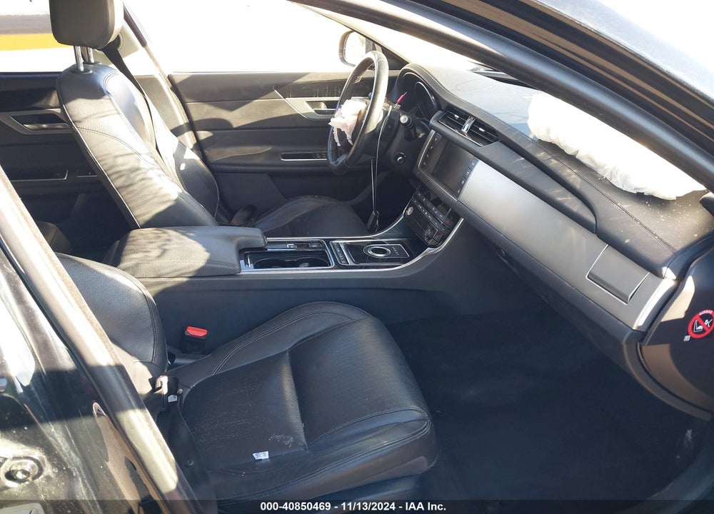 2016 JAGUAR XF 35T PRESTIGE VIN: SAJBE4BV7GCY02923