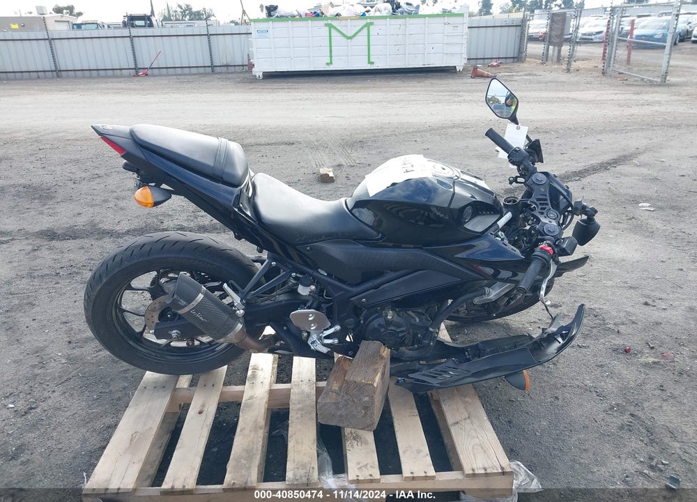 2023 YAMAHA YZFR3 A VIN: MH3RH18Y3PK010957