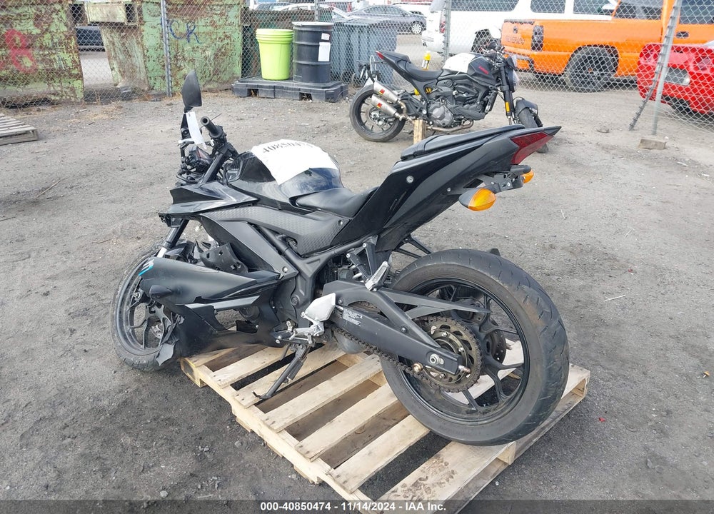 2023 YAMAHA YZFR3 A VIN: MH3RH18Y3PK010957