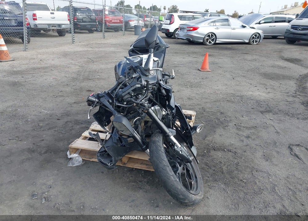 2023 YAMAHA YZFR3 A VIN: MH3RH18Y3PK010957