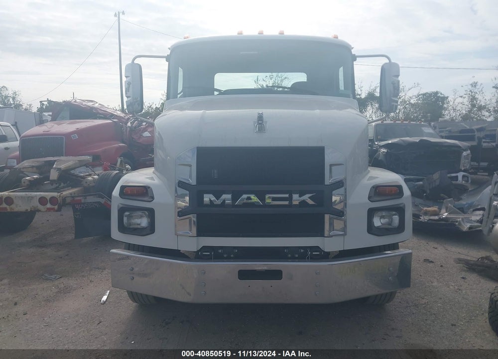 2023 MACK MD VIN: 1M2MDBAA2PS009401