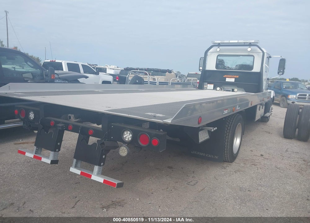 2023 MACK MD VIN: 1M2MDBAA2PS009401