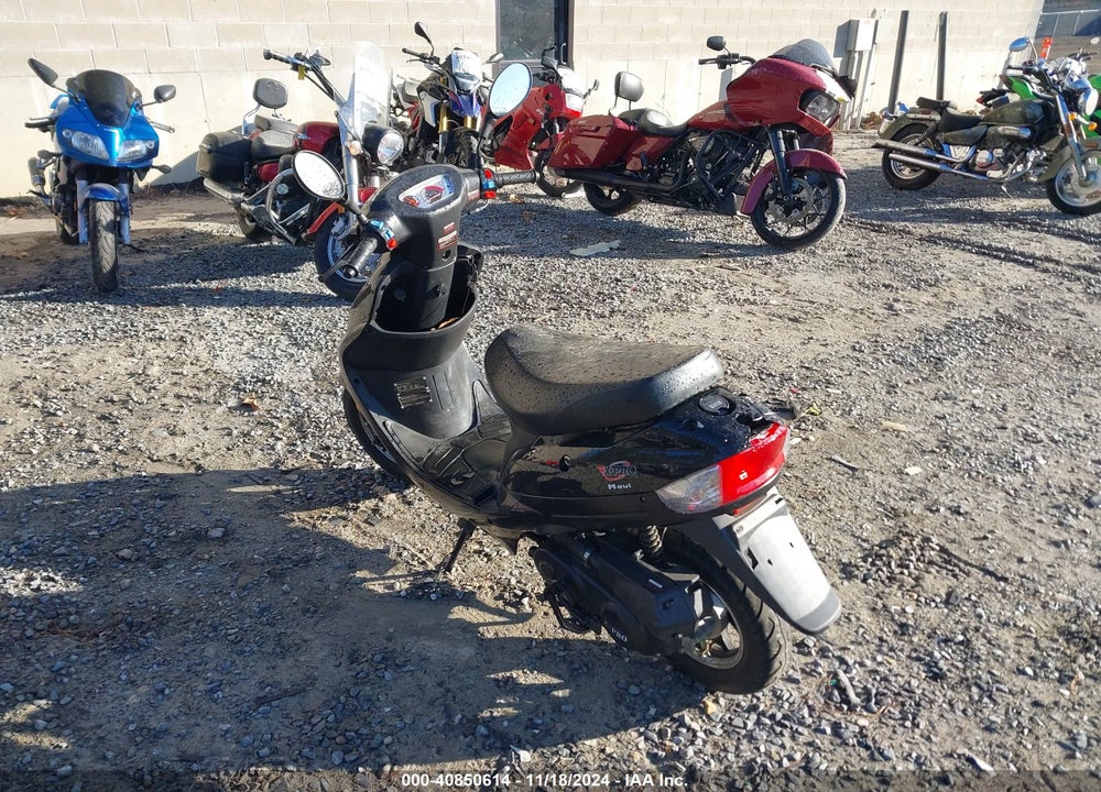 2024 XPRO MAUI 50CC MOPED SCOOTER VIN: L2BB9NCC8RR518046