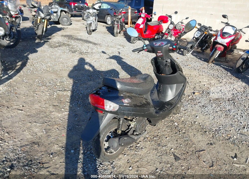 2024 XPRO MAUI 50CC MOPED SCOOTER VIN: L2BB9NCC8RR518046