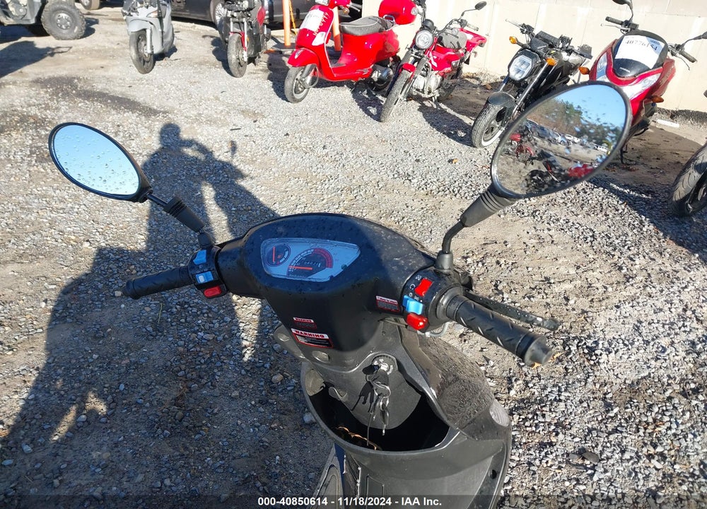 2024 XPRO MAUI 50CC MOPED SCOOTER VIN: L2BB9NCC8RR518046