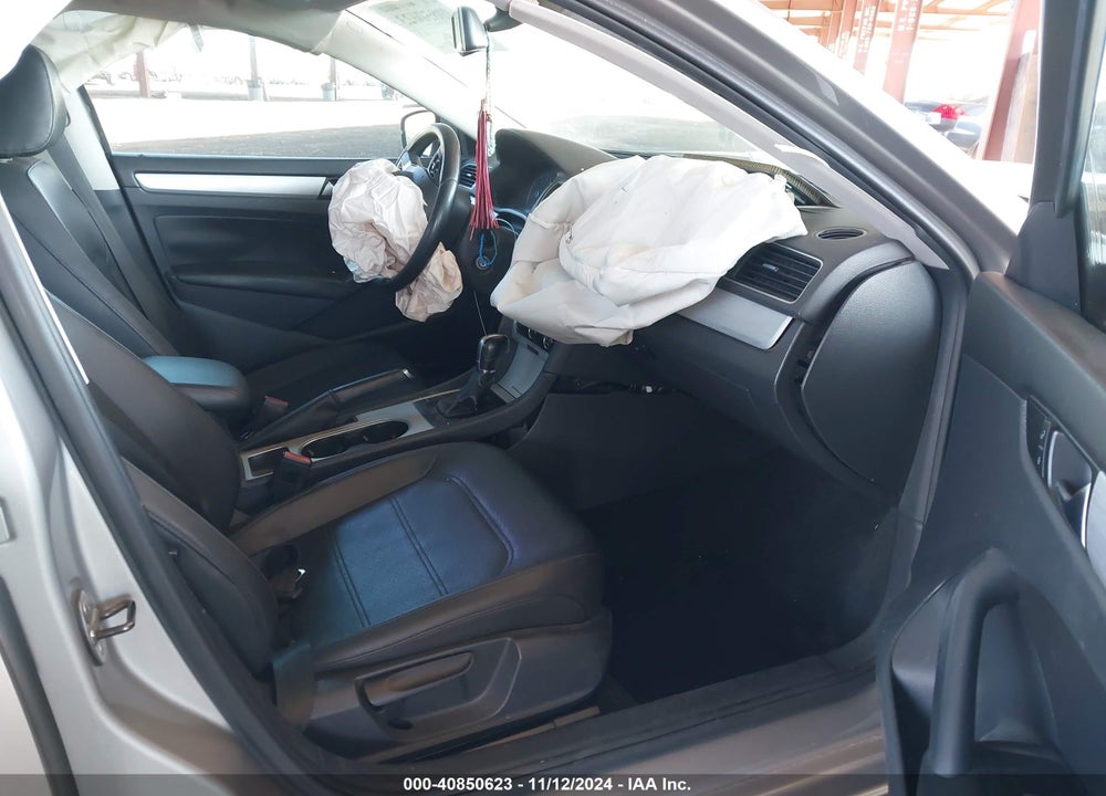 2013 VOLKSWAGEN PASSAT 2.5L SE VIN: 1VWBP7A31DC121076