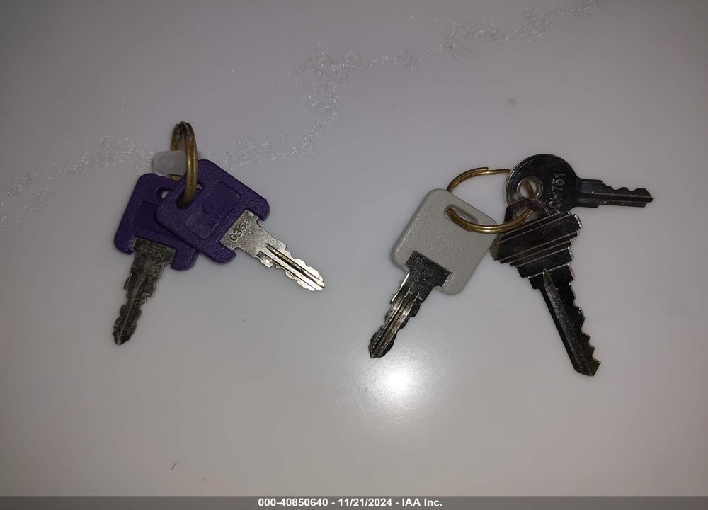 2024 SALEM OTHER VIN: 4X4TSM824RM032647
