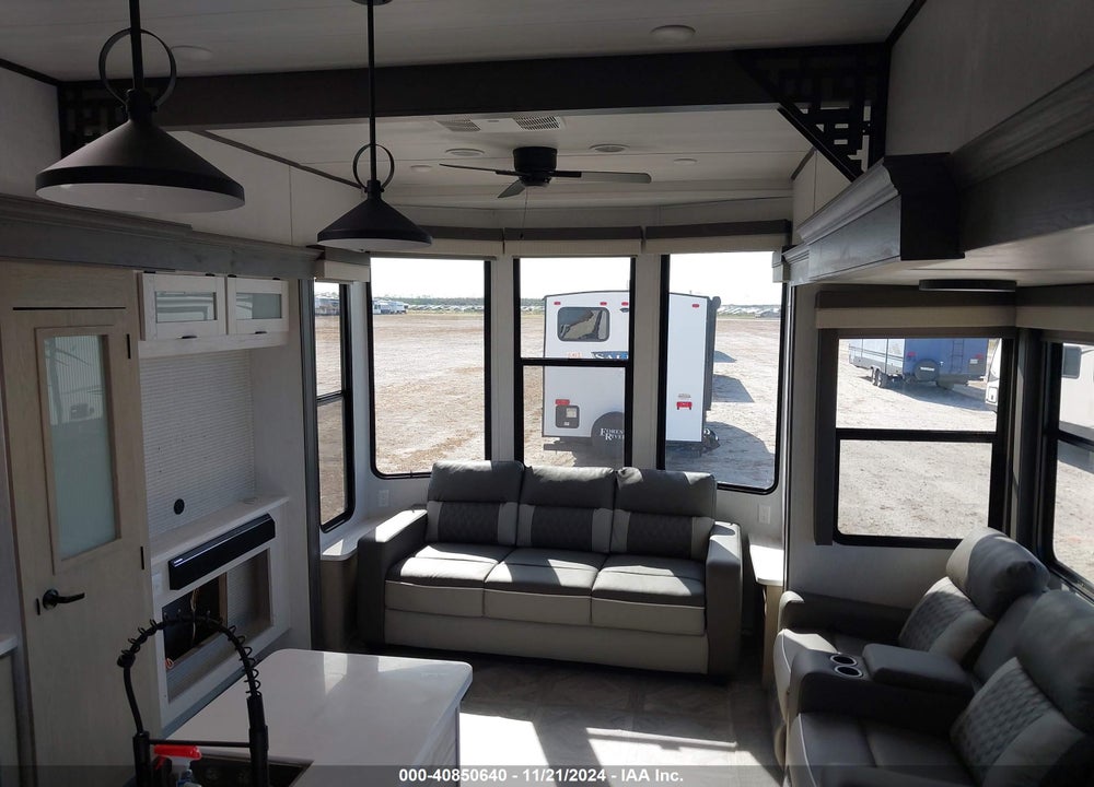 2024 SALEM OTHER VIN: 4X4TSM824RM032647