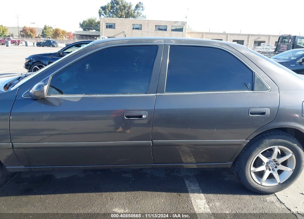 2001 TOYOTA CAMRY LE VIN: JT2BG22K610606699