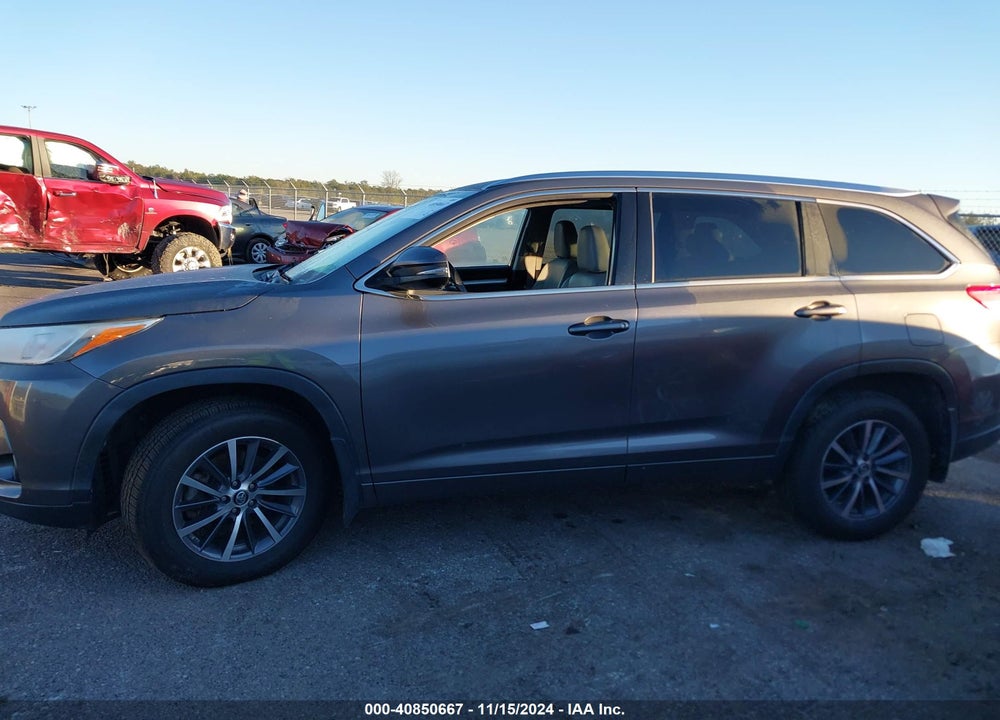 2018 TOYOTA HIGHLANDER XLE VIN: 5TDKZRFH4JS529918
