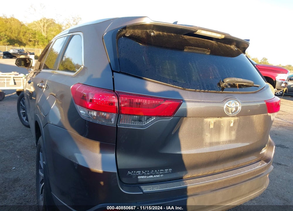 2018 TOYOTA HIGHLANDER XLE VIN: 5TDKZRFH4JS529918