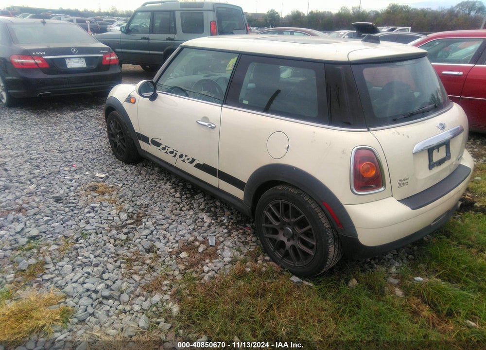 2008 MINI COOPER VIN: WMWMF335X8TU68592