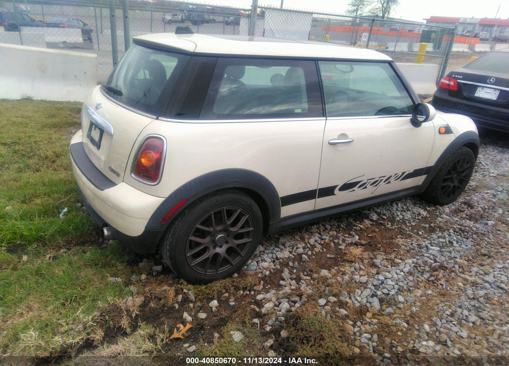 2008 MINI COOPER VIN: WMWMF335X8TU68592