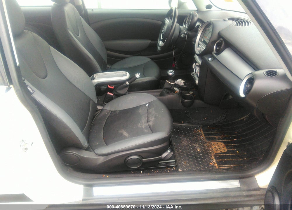 2008 MINI COOPER VIN: WMWMF335X8TU68592