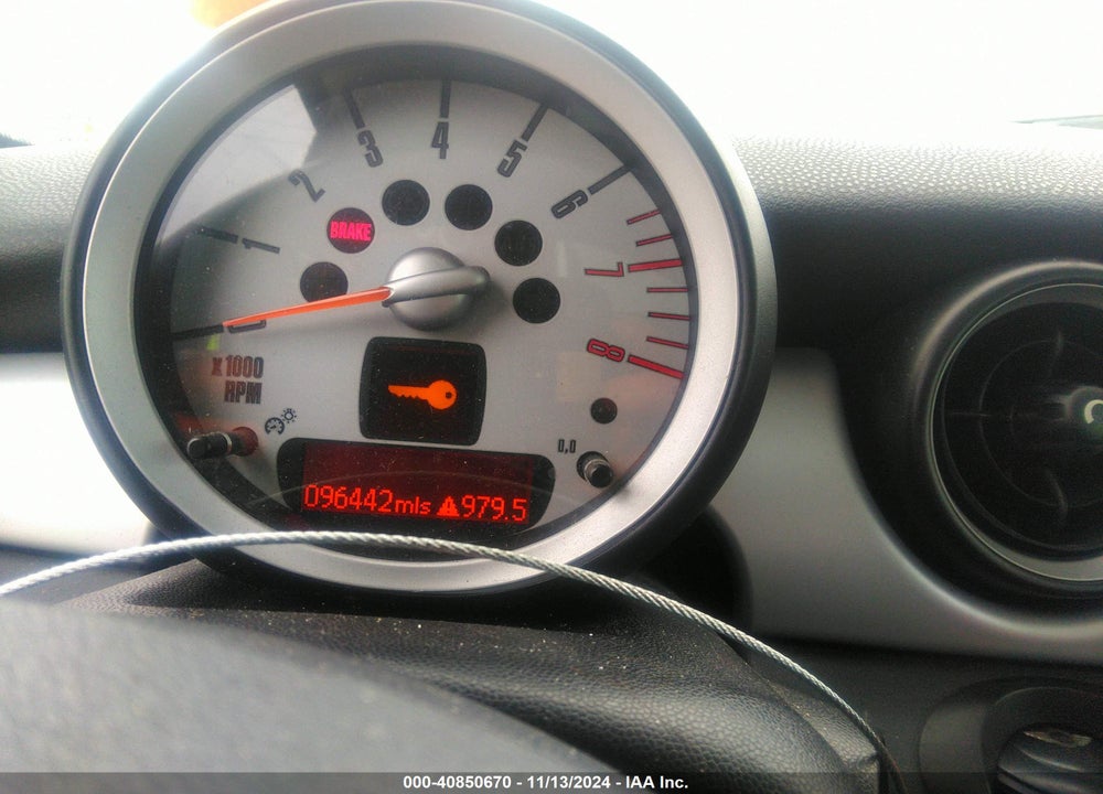 2008 MINI COOPER VIN: WMWMF335X8TU68592