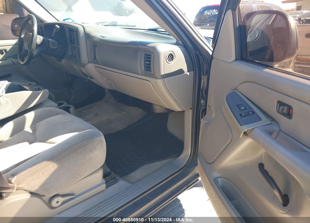 2005 CHEVROLET TAHOE LS VIN: 1GNEC13V45R238566
