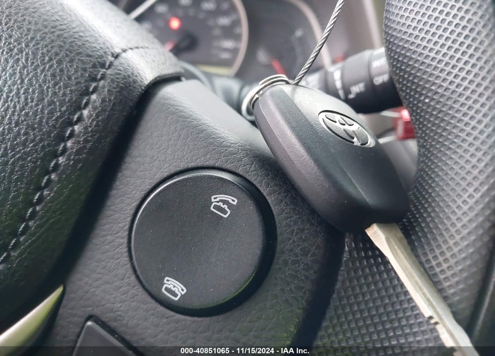 2013 TOYOTA RAV4 XLE VIN: 2T3WFREV1DW063661